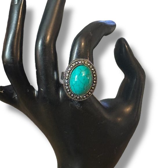 Vintage faux turquoise statement ring - Picture 2 of 7